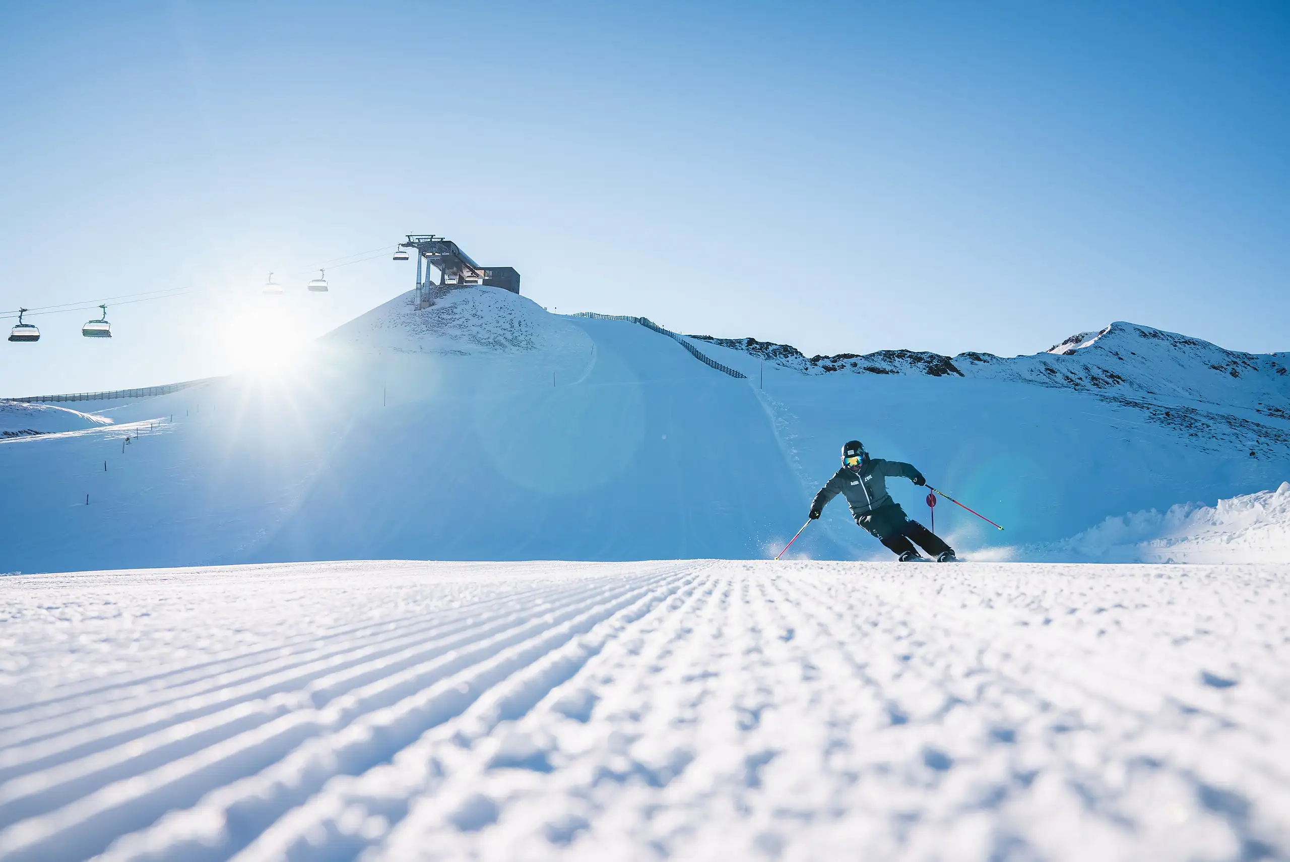Frisch präparierte Piste im Gegenlicht auf der Turracher Höhe